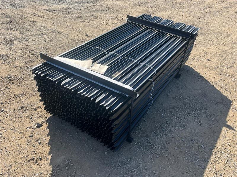 Quantity of 400 Unused Star Pickets, 1665mm long, Shipping Dimensions: W: 800mm, H: 500mm. EXEQ: S14286C