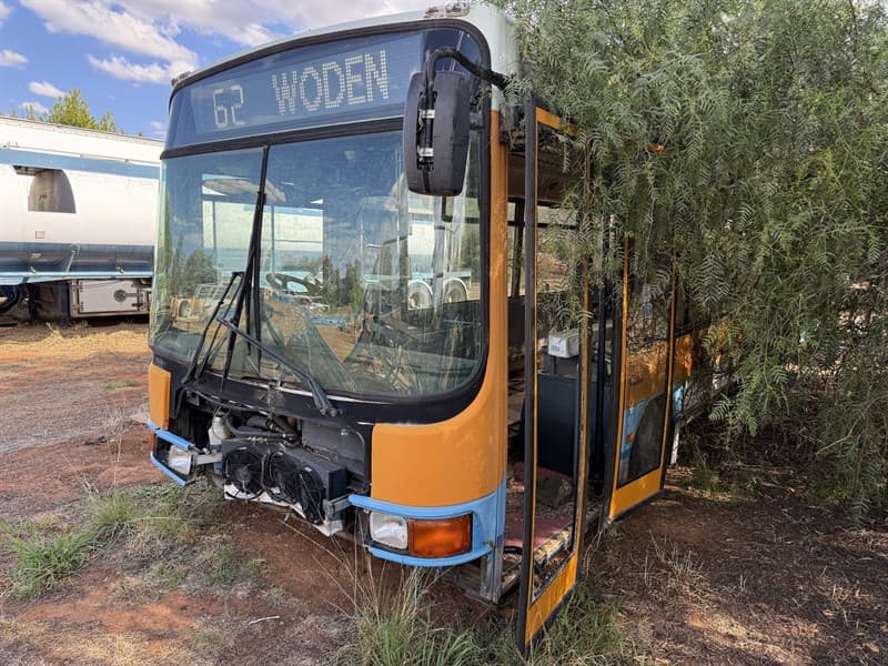 1997 DENNIS WRIGHT CRUSADER. VIN: SDF112AR1VGW11399. Salvage bus, motor and gear box removed. Large quantity of windows supplied. PLEASE NOT…
