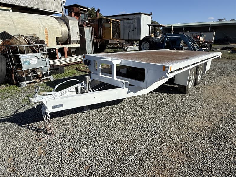 2013 PREMIER TRAILERS 5.4 metres x 2.2 metre trailer. 6T9T2000SD02DG048. Model T20. Rocker roller suspension. Parralell bearings. Wing up sp…