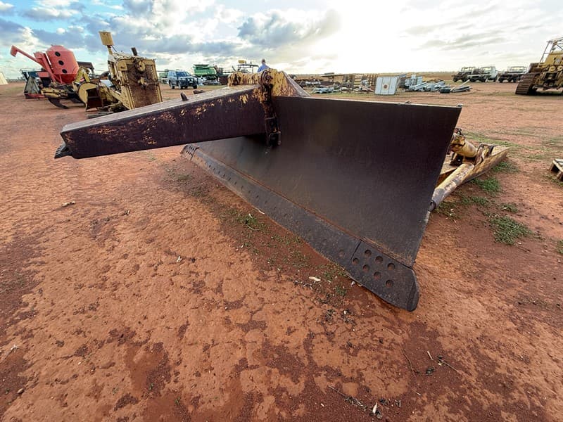 INTERNATIONAL BTD20 DOZER BLADE. Located Coolabah, NSW