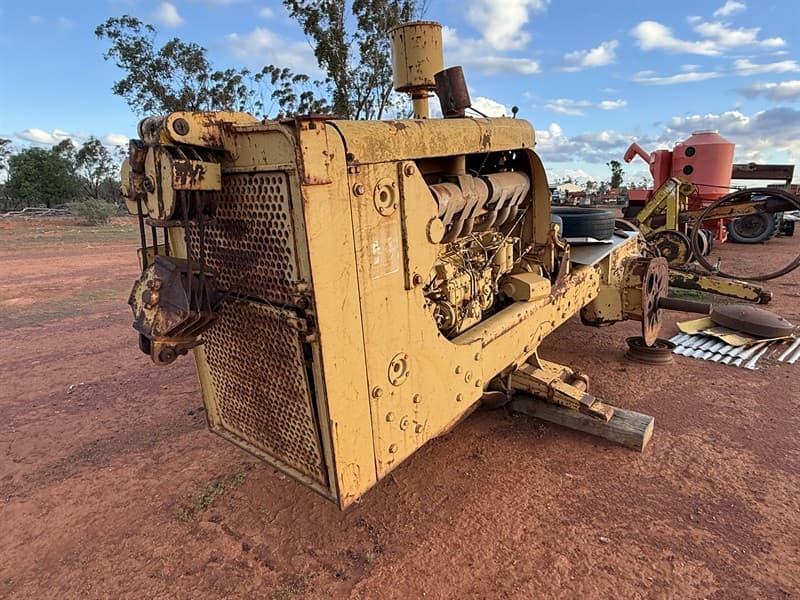 INTERNATIONAL BTD20 ENGINE AND CHASSIS. Only 291 hours on the engine. Located Coolabah, NSW
