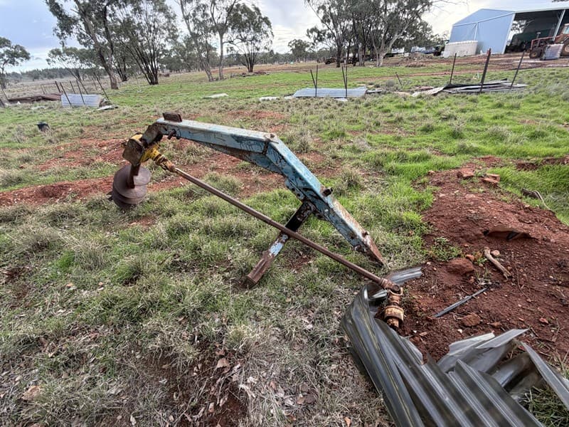 POST HOLE DIGGER (MOORHOUSE-GYRO) 3PL mount 540 PTO driven, auger approximately 350mm auger. surplus requirements. located Lake Cargelligo, …
