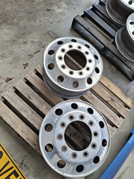 Alcoa Durabrite Steer Rims, American Stud Pattern - Pair. Please pick up within 2 weeks of Auction finishing. Located Orange, NSW