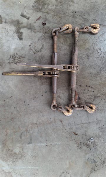 Chain Load Binders Pair 8mm. Please pick up within 2 weeks of Auction finishing. Located Orange, NSW