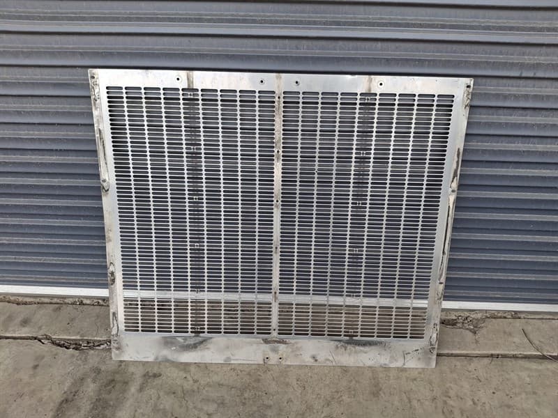 Kenworth Stainless Steel Grill suit T409SAR. Please pick up within 2 weeks of Auction finishing. Located Orange, NSW
