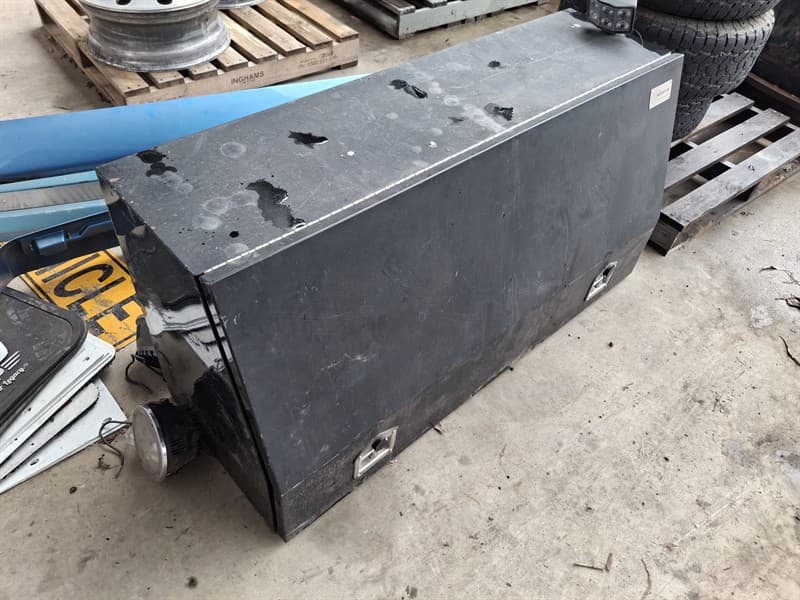 Service Vehicle Toolbox. Please pick up within 2 weeks of Auction finishing. Located Orange, NSW