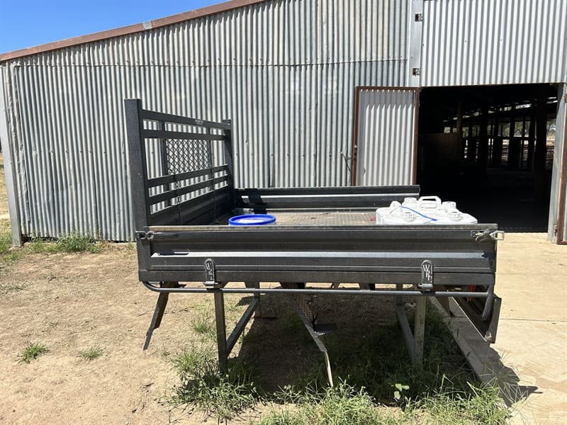N80 HILUX TRAY. Located Dubbo, NSW