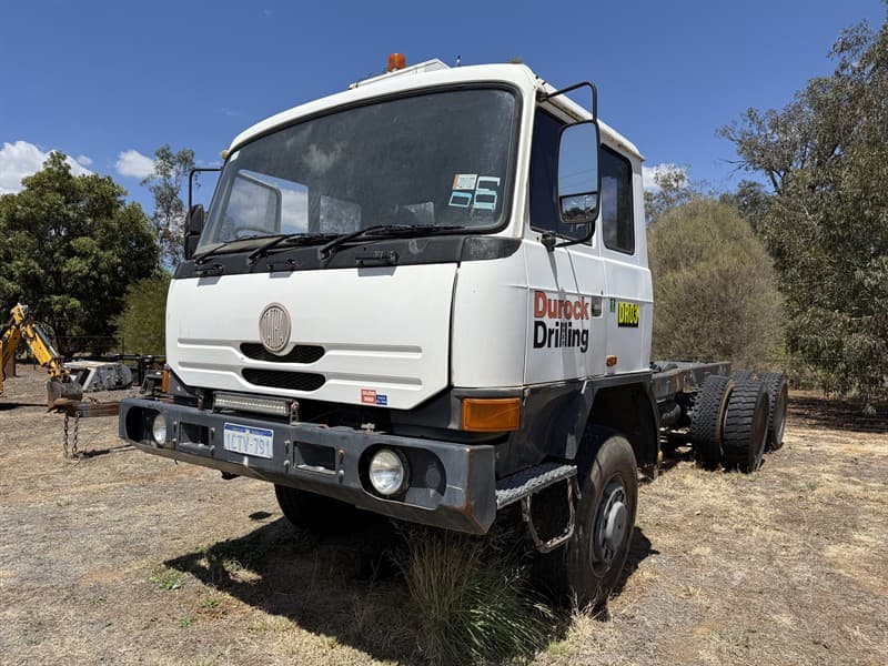 2000 TATRA AT815 6X6 HEAVY DUTY OFF ROAD 79000kgs 33000 6 SPEED MANUAL Reg Expiry: UNREGISTERED TRUCK VIN TNU26RR34WK031378. Battery isolato…