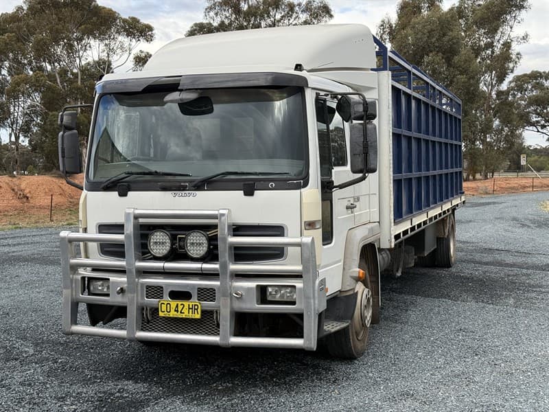 2003 Volvo FL250, VIN: YV2E4CCA92B301721, 8-speed Volvo gearbox, Volvo differential, single drive on Volvo air suspension front and rear, di…