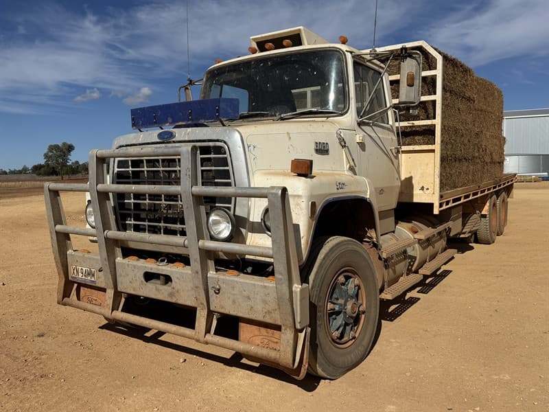 1985 FORD 9000 LOUISVILLE. VIN AL8LFK20853Y. Cummins Big Cam 400 engine. Tipping tray 7.3 metres long. Hendrickson spring suspension. Spider…