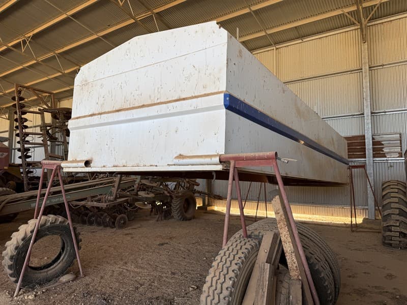 UNUSED CUSTOM GRAIN BIN. 7.2 metres in length x 2385mm wide. Suits the Ford 9000 in the same auction. New roll over tarp. Located Cobar, NSW