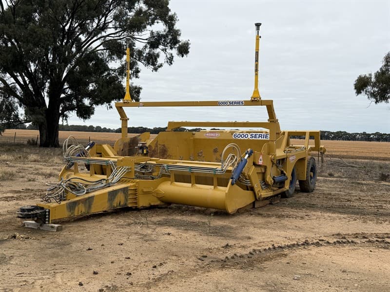 2023 HODGCO BULKAMORE LASER BUCKET 6000 Series Grader Scraper, 17m³ capacity. Features bolt-in cutting edge, pinned ripper (width 4.49m, 13 …