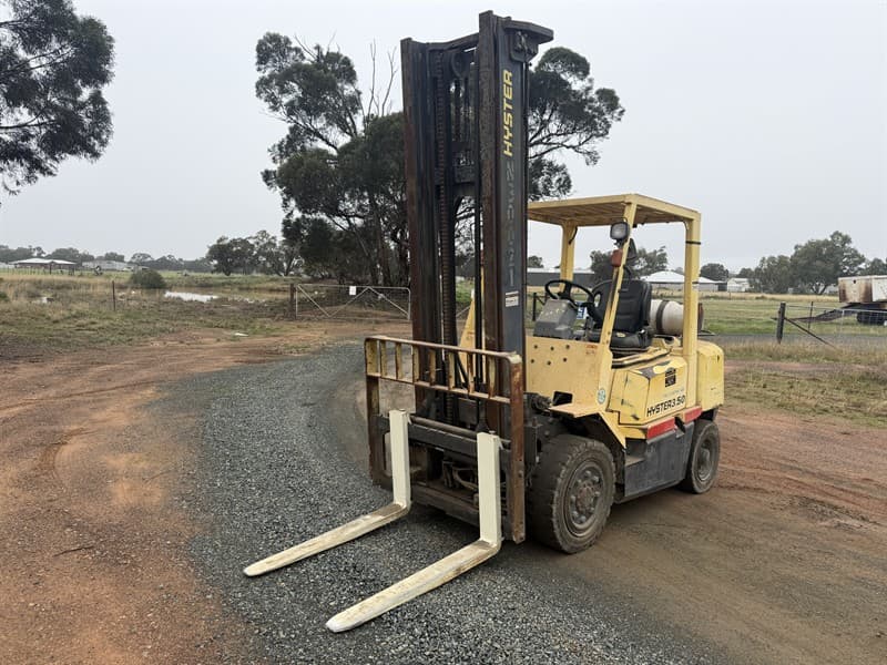 2004 HYSTER H3.50DX 3450 FORKLIFT S/N: A232R02230B Engine S/N: W6N164LX petrol/gas engine. Side shit, auxillary hydralics, high lift mast. L…