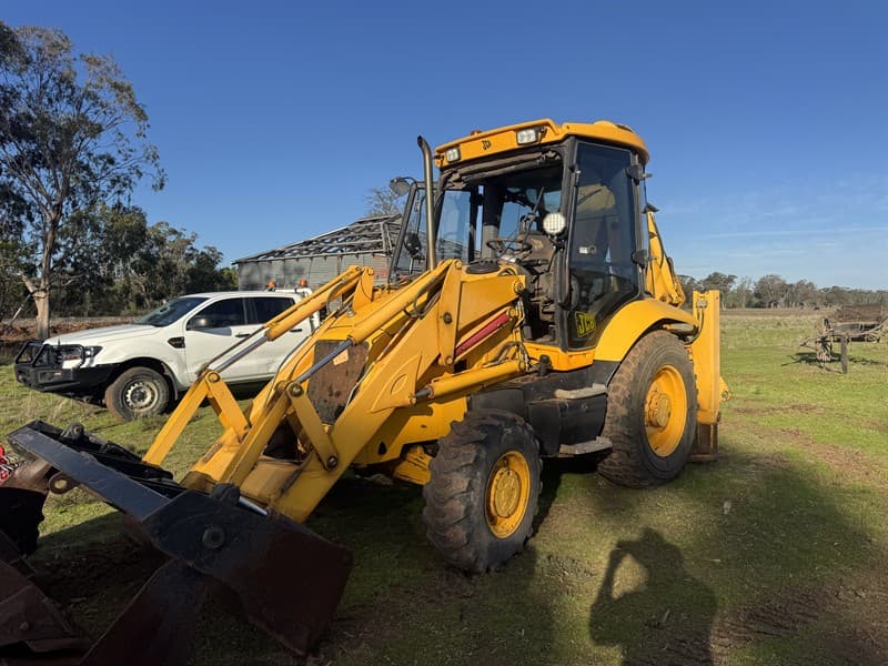 JCB 3CX BACKHOE. Approximately 6,500–7,000 hours. Requires a starter motor and ignition switch. Missing windscreen. Includes backhoe buckets…