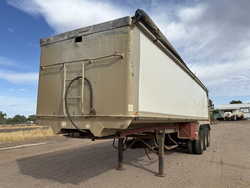 1998 LUSTY EMS 33' TOA ALLOY TIPPER. VIN 6F9T25000W25E3069. 10.4 metres x 1.8 metres. K Hitch axles. Air bag suspension. Digital bluetooth s…