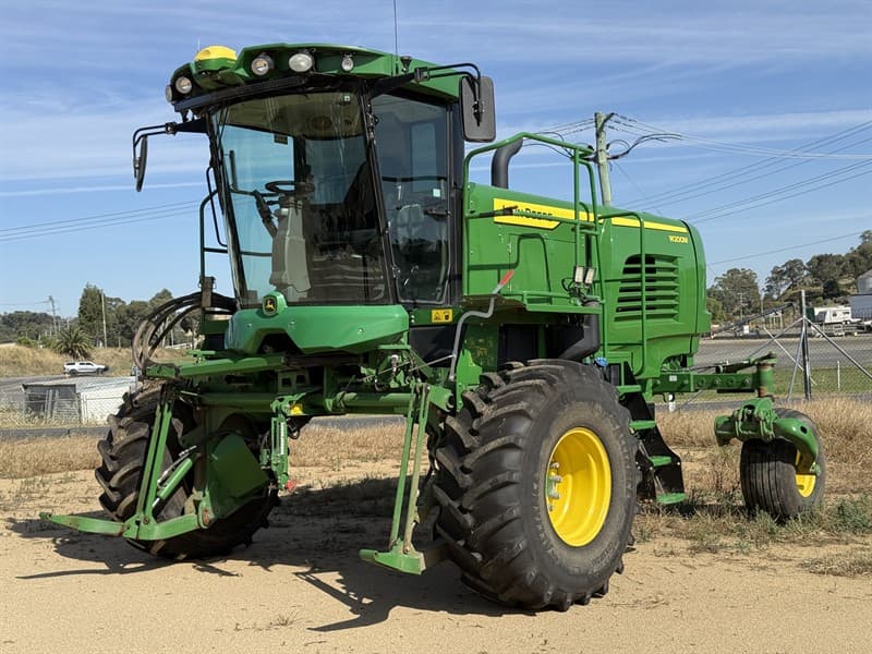 2022 JOHN DEERE SP WINDROWER W200M. Serial Number:1E0W200MANP491007. 463 hrs, Starfire 6000 with RTK and current subscritpion, 463 hrs, UHF …