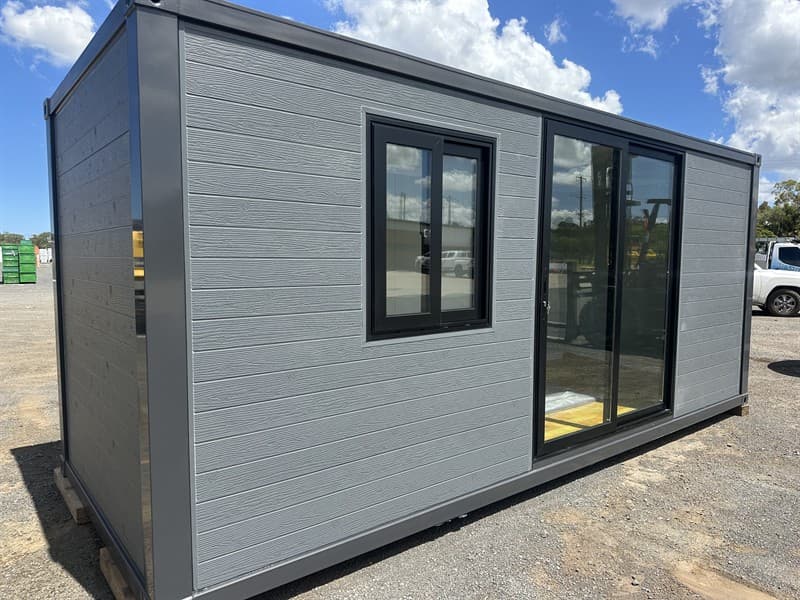 20ft Open Plan Office / Accommodation (Grey) Comes with: Sliding door, Fly Screens, Unit is Open plan, Shipping Dimensions: Width 2250mm, Le…