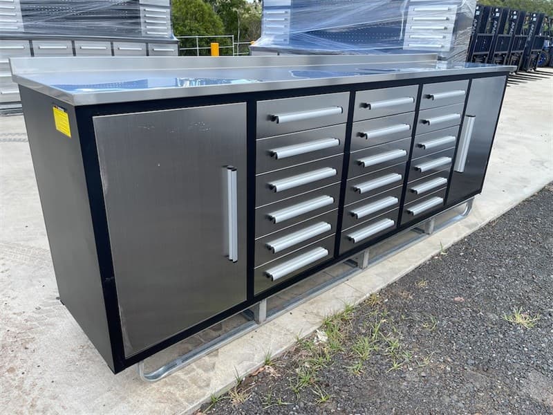 Unused 18 Drawer Stainless Steel Work Bench(10ft ), Model: 10FT-18D, 3 Part Sliding Drawer System, Approximate Shipping Dimensions: L2870mm …