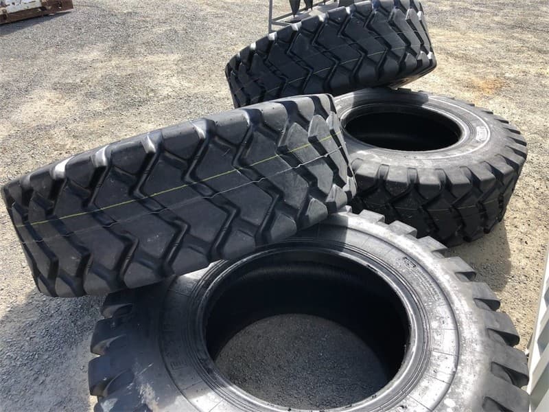 Quantity of 4 Unused 17.5-25 Earthmoving Tyre, Tubeless, E-3/L-3, PR: 16, Standard Rim 14``, Each Tyre Shipping Dimensions: 1350mm Diameter …