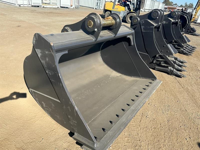 Unused Mud Bucket to Suit 28-36T Excavator, Width: 2030mm, Cutting edge width: 2080mm, Pin Diameter: 90mm, Centre to Centre: 513mm, Between …