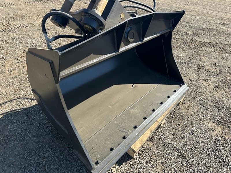 Unused Hydraulic Tilting Mud Bucket to Suit 10-17T Excavator, Width: 1550mm, Pin Diameter: 65mm Centre to Centre: 385mm, Between the ears: 2…