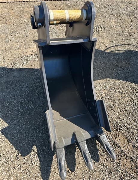 Unused 450mm GP/Digging Bucket to Suit 10-17T Excavator, Width: 450mm, Cutting edge width: 520mm, Pin Diameter: 65mm Centre to Centre: 385mm…