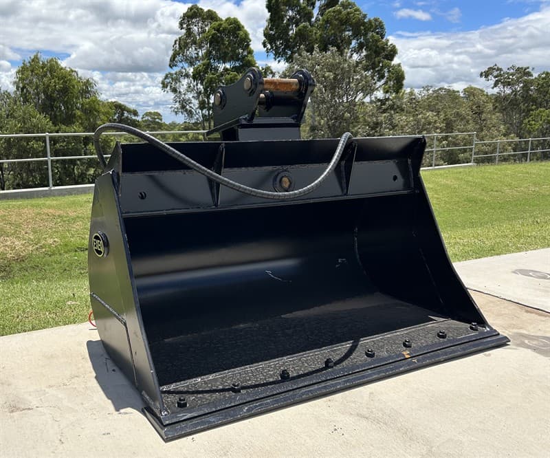 Unused 2024 1200mm Tilt Bucket to Suit 3T Excavator ,Width: 1200mm, Pin Diameter: 40mm, Center to Center: 200mm, Between the ears: 145mm, Sh…