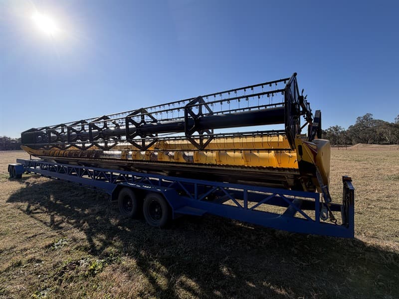 2023 NEW HOLLAND VARIFEED 12.5 on bogie bogie comb trailer. Pin: 888260014. Dual knife drives and side cutters working cut width 12.5m. knif…