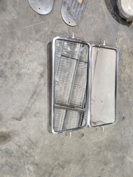 Kenworth West Coast Mirrors Pair. Located Orange, NSW