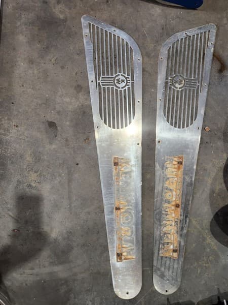 Kenworth Bonnet Badges pair. Located Orange, NSW