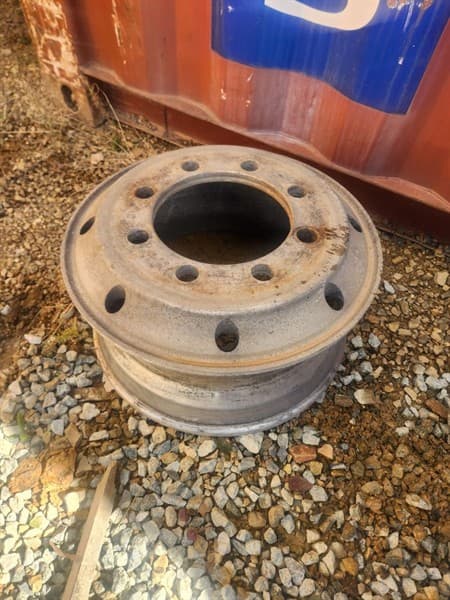 1 x 8 stud alloy trailer rim. Located Orange, NSW