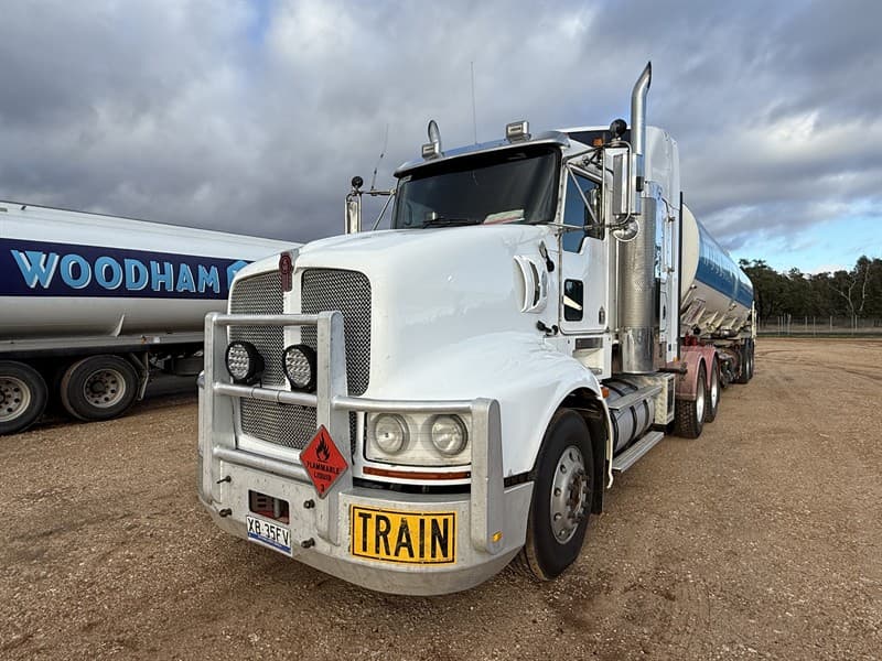 2010 KENWORTH T608. VIN. 6F5000000AA442282. Engine no. 60813542. 2 x UHF. 36 inch sleeper. E stops. Battery isolator. Hydraulics. EBS. Airgl…