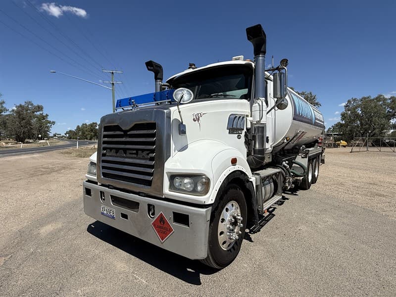 2013 MACK TRIDENT RIGID TANKER. VIN 6FMM12H69DD804147. Engine no. 1016929. E stops. PTO hydraulics. 535 horsepower. SFL of 17,550 litres wit…