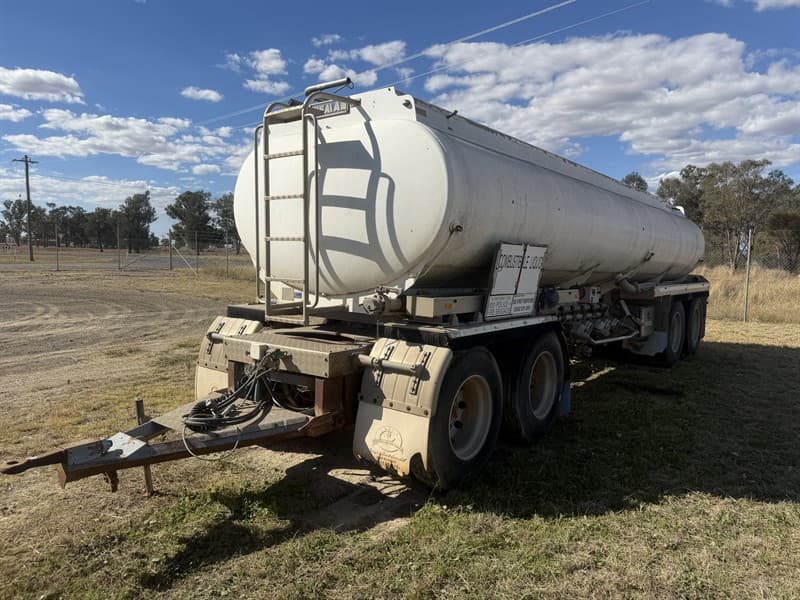 2004 Tieman Tanker Quad Axle Dog VIN: 6B9TA31664MAC1166 GCM: 33000kg, Capacity: 20000L. Diptronics on every compartment (No pump) was paired…