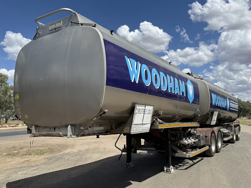 2011 HEIL TANDEM 19 METRE B DOUBLE TANKERS. A trailer - VIN 6V9TABB2SBT014114. Three compartments. Safe fuel three compartments. Safe fill l…