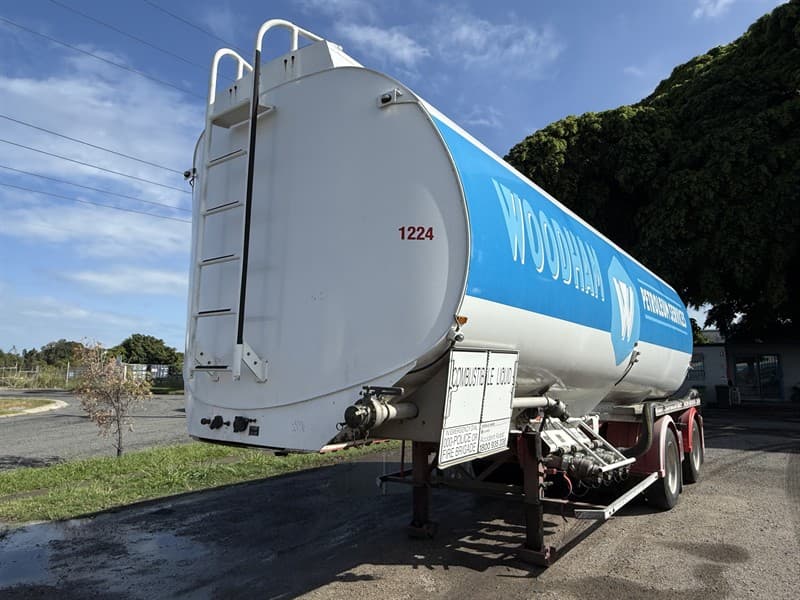 2006 MARSHALL LETHLEAN B TANKER VIN. 6T9T25V9760AHA055. Four compartments with 31,000 litre SFL. E stops. Hendrickson axles. Air suspension.…