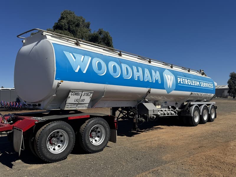 1995 HOLMWOOD HIGHGATE TRI AXLE TANKER B TRAILER. VIN 6B9VH5888SBAB3195. Hydraulic pump. K Hitch axles. 10 stud rims. Air suspension. E stop…