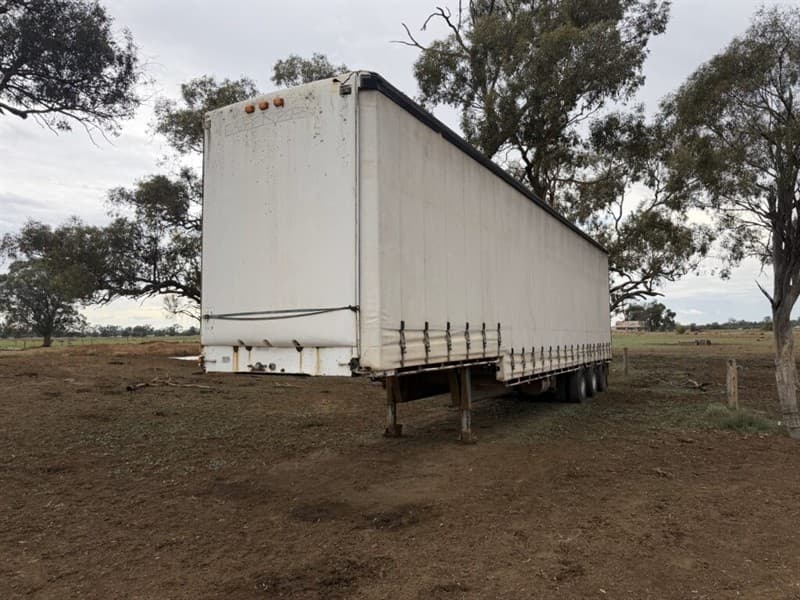 2002 MAXI TRANS Curtain sider, VIN: 6F8T250002B063207. GP axles on airbag suspension, on spider rims. Overall length 13.8m Pin to front 1.5m…