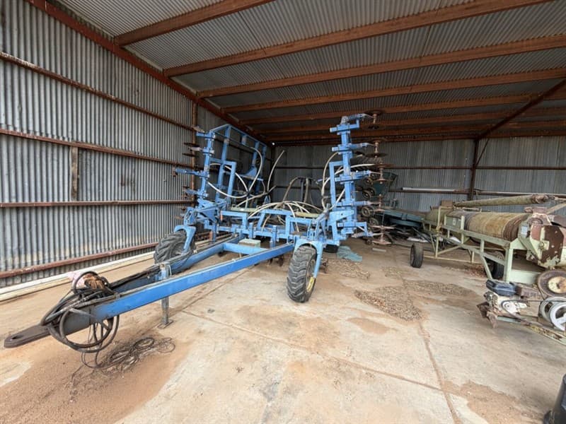 Custom air seeder bar 9m (30FT) Rear pull, heavy wall steel with sections weighted. Coulter fitted at front Approximately 10” spacing press …