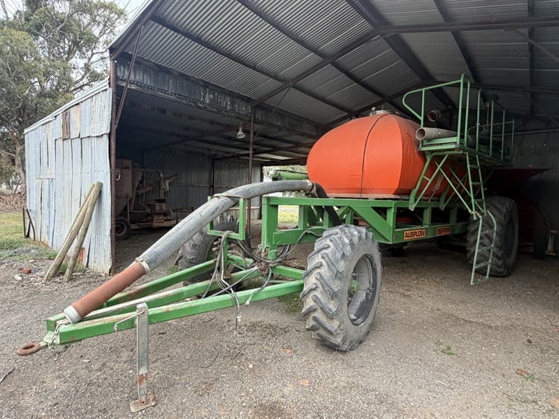 Ausplow 9000lt Multistream tow behind air cart S/N: MS039. 3 x 3000L bins with hydraulic 8inch loading auger with hopper. Heavy duty polyeth…