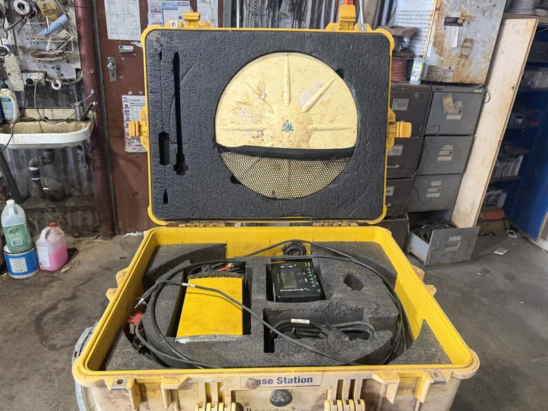 TRIMBLE Ag GPS RTK base 900 GPS EQUIPMENT Serial no. 4907K60668, RTK Moduled trimble base station Located Burramine, Victoria.