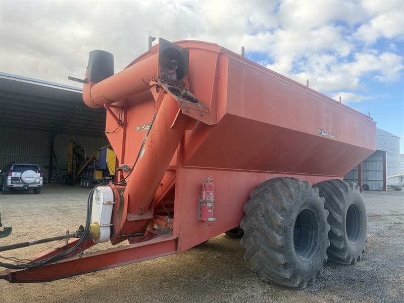 DUNSTAN 25T Chaser bin. S/N: 031078. Dual axle @ 2.8m centres, 3.55m travel width. Vendors states "internal has been blasted and repainted" …