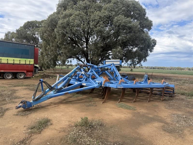 Grizzly Deep Digger Ripper, Serial Number: 6020 • 15 Tyne Curved Shank Ripper • 700mm at 500mm centres with crumble roller , Two tyres curre…