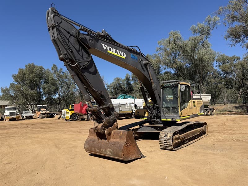 2009 VOLVO EC290CL PIN: VCEC290CV00110882. Vendor states approximately Approximate 16000hrs total, Volvo reman engine fitted approximately 2…
