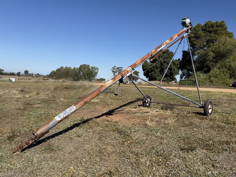 GRAIN LINE pencil Auger 16ft x 4inch power by 240v motor with E-Stop lead, hand winch raise. Reason for sale properity sold. Located Downsid…