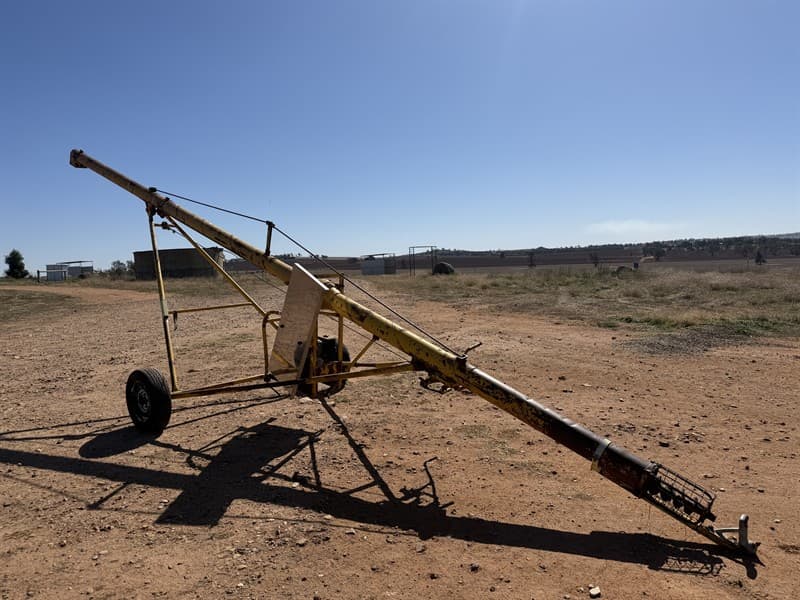 Circa 1960's MOBILCO C Auger. 5.5" x 29'5" Powered by Honda GX 390 Petrol engine (running condition). Vendor states "worn flighting". Remova…