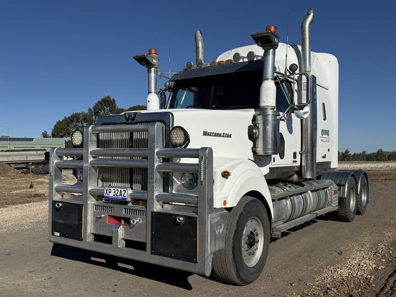 2018 WESTERN STAR 4900 FXT. VIN. 5KKJAEDRXJPJV4892. Hydraulics set up for both end tipper and side tipper with remote control. Icepack. Righ…