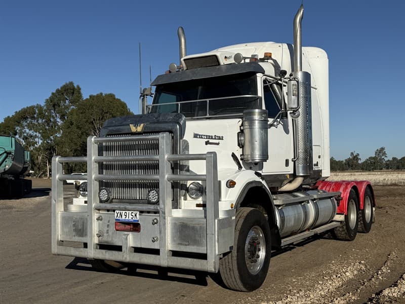 2010 WESTERN STAR 4800FX PRIME MOVER. VIN. 5KKJAEBG3APAT7336. Battery isolator. Offset steers. Hydraulics with return. Holland fixed greasel…