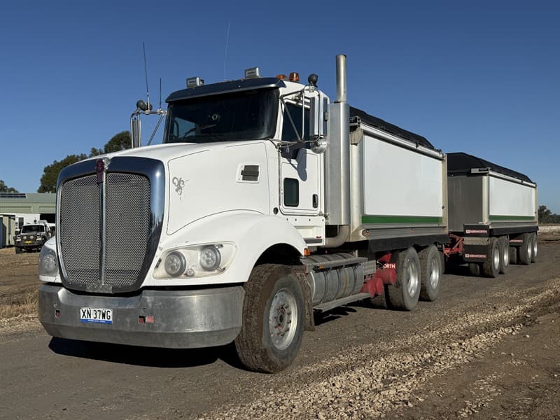 2011 KENWORTH T609 + 2009 HERCULES DOG TRAILER. VIN 6F5000000BA445850. Engine no. 79513904. 9 inch offset tyres. Airglide 460 suspension. Ma…