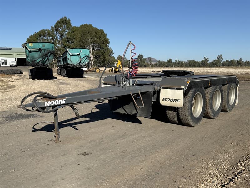2017 MOORE TRI DOLLY. VIN. 6V9LMTDLTHP002018. 4.1 metres from pin to pin. Hendrickson air suspension. K Hitch axles. Front and rear hook up.…
